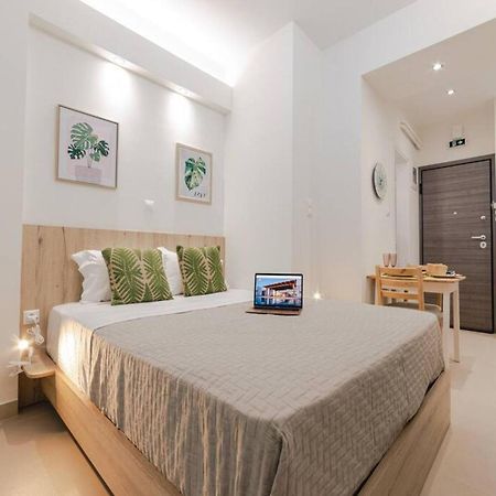 Small And Cozy Studio Атина Екстериор снимка