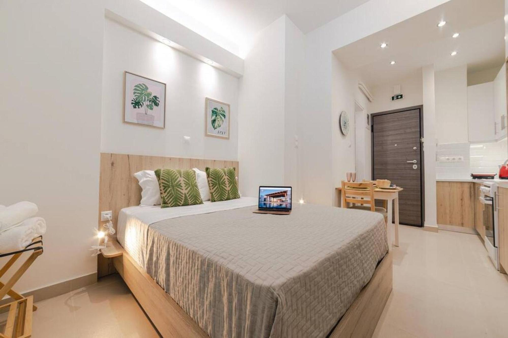 Small And Cozy Studio Атина Екстериор снимка
