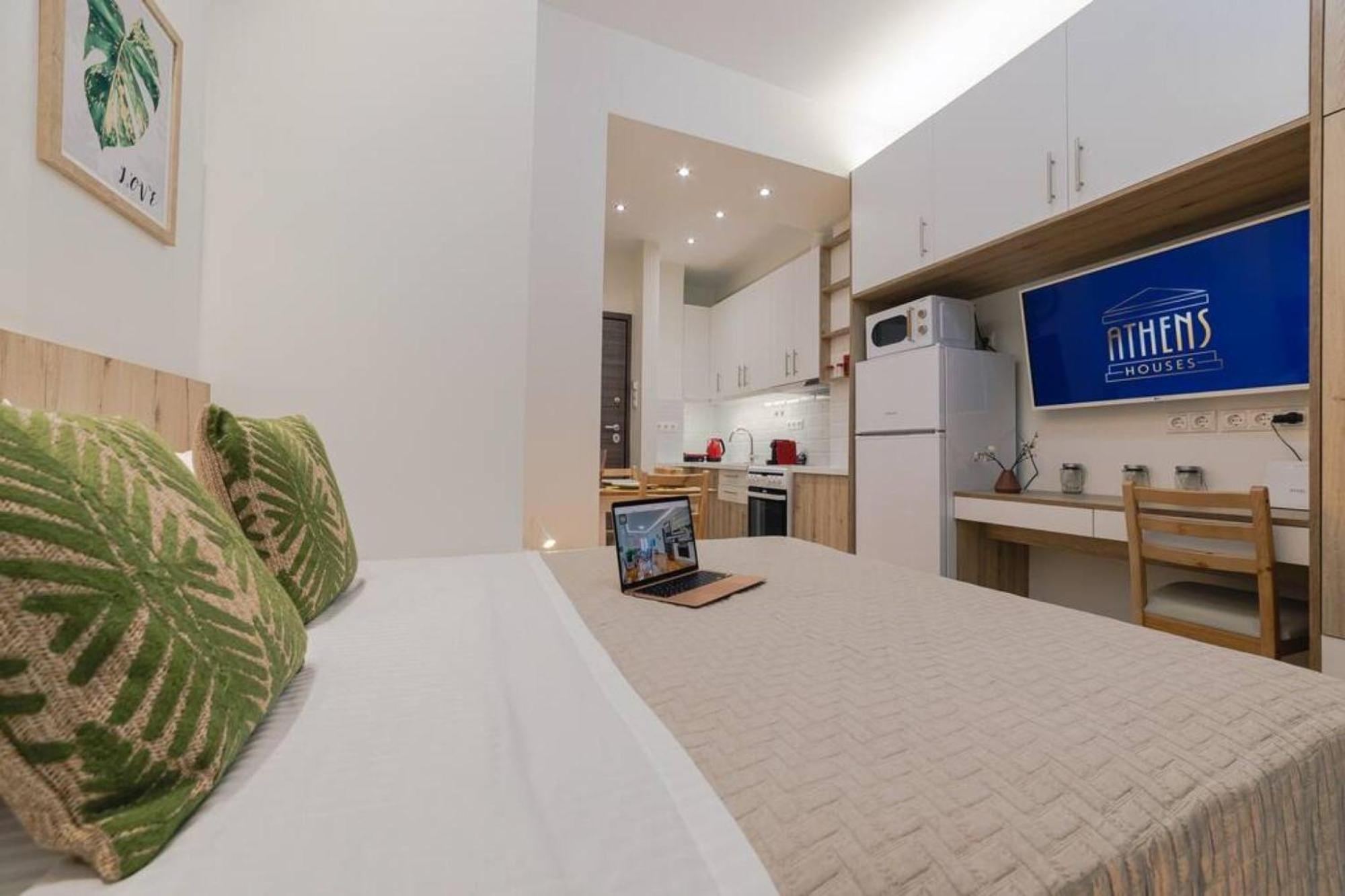 Small And Cozy Studio Атина Екстериор снимка