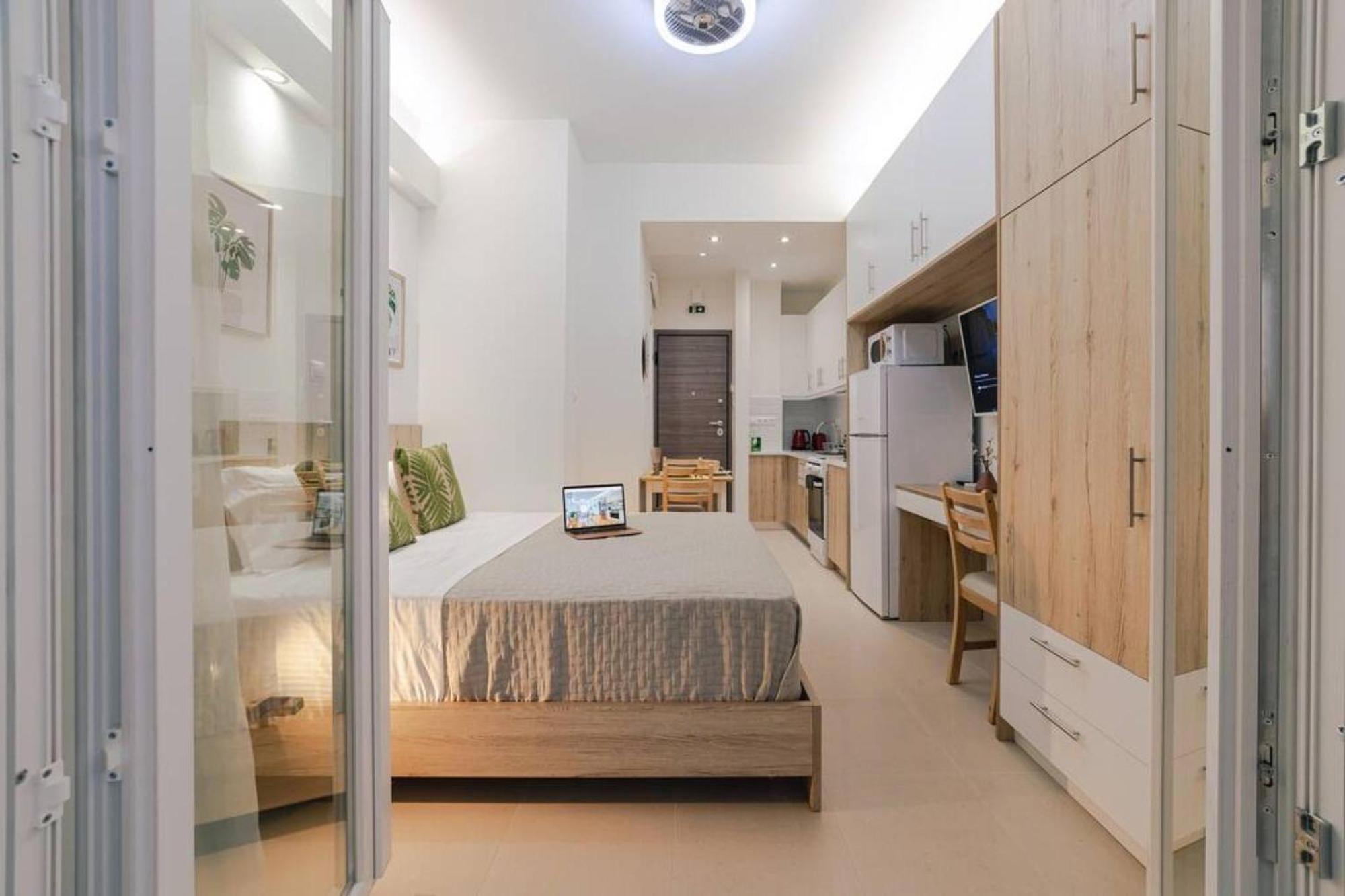 Small And Cozy Studio Атина Екстериор снимка