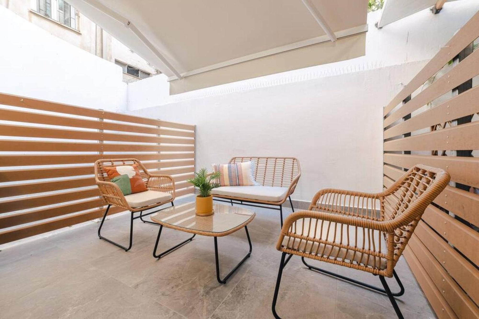 Small And Cozy Studio Атина Екстериор снимка
