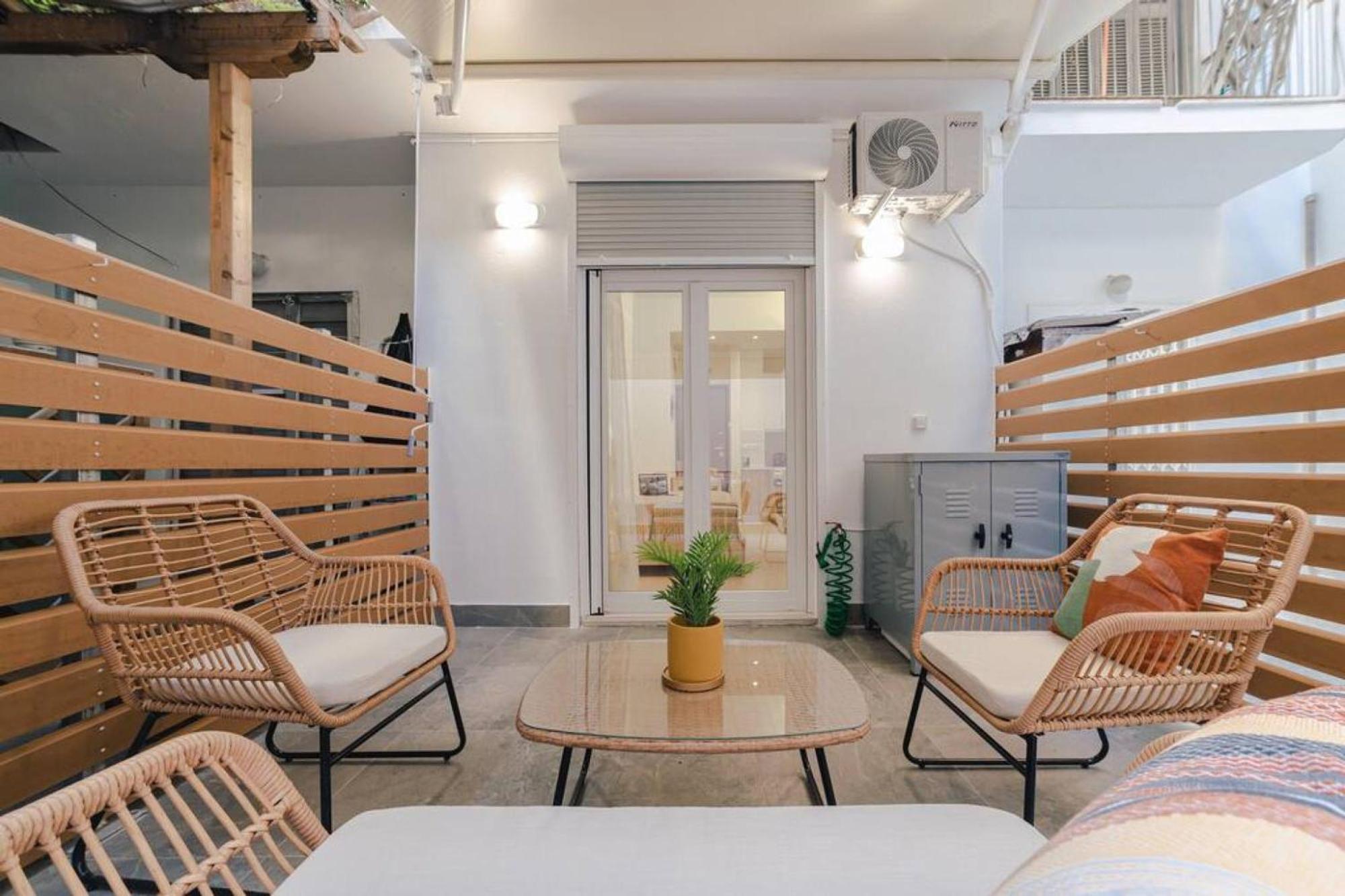 Small And Cozy Studio Атина Екстериор снимка