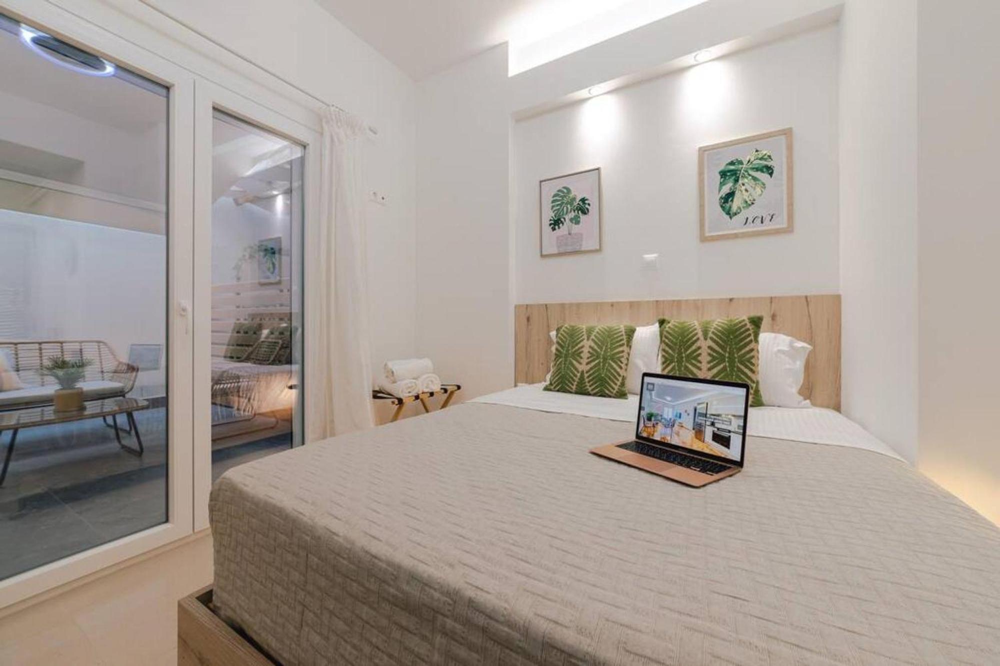 Small And Cozy Studio Атина Екстериор снимка