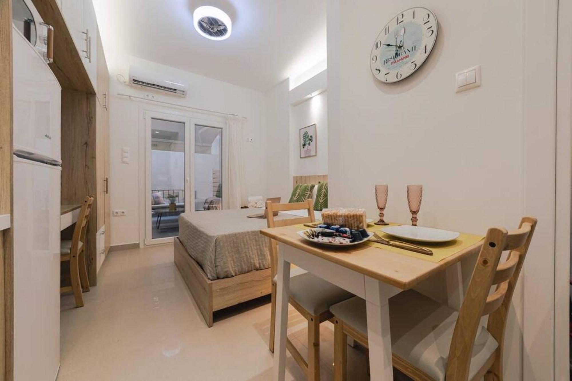 Small And Cozy Studio Атина Екстериор снимка