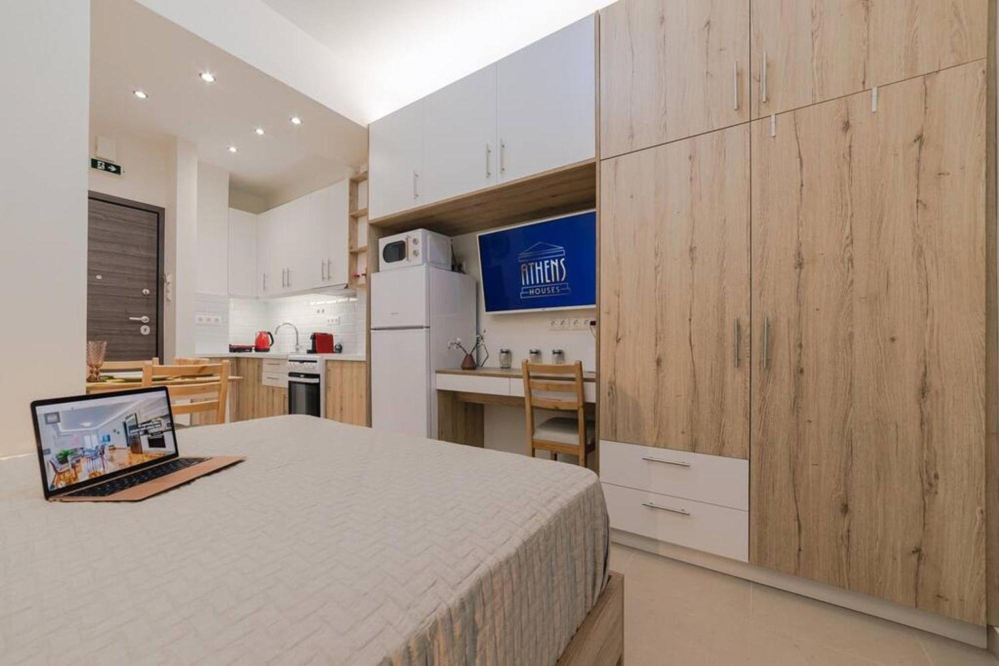 Small And Cozy Studio Атина Екстериор снимка